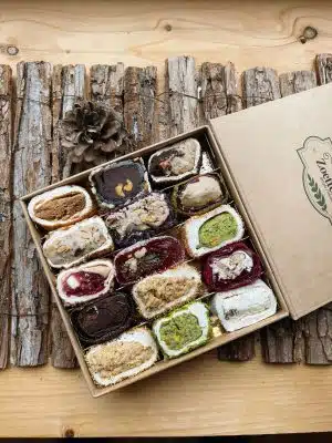 ZOETTERETTE STEVIG LUXE KRAFT DOOS MET GEVULDE  soorten Turks fruit mixje !!